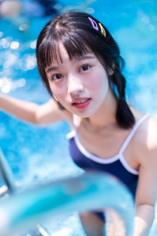 半城明媚半城雨